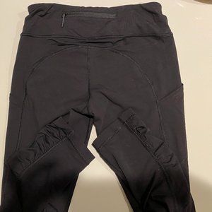 Lululemon black yoga 3/4 leggings 6